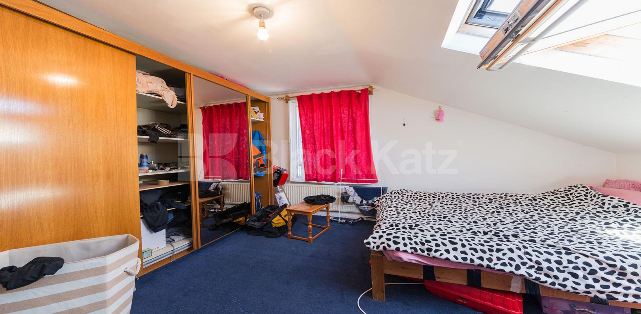 			GREAT VALUE !, 3 Bedroom, 1 bath, 1 reception Flat			 Whittington Road, Bounds Green